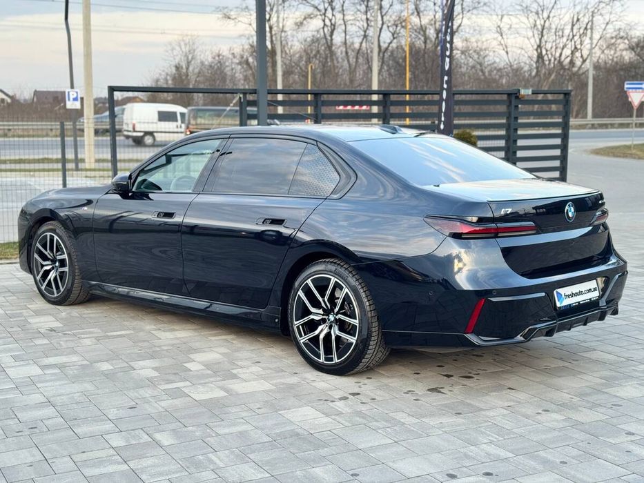 BMW i7 2023 freshauto