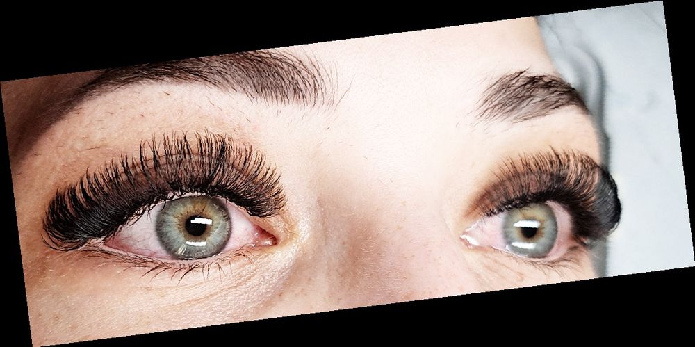 Profesjonalne przedłużanie rzęs. Wolne terminy w treści ogłoszenia.