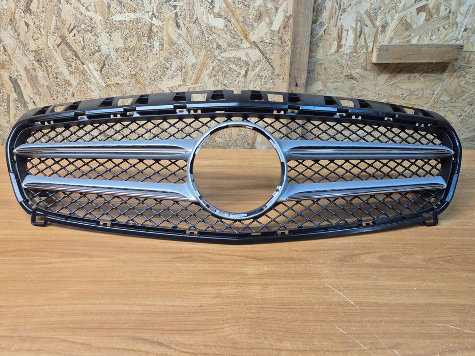 Mercedes  W175 CLA grill atrapa A176 888 0260 OEM NOWY