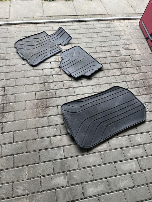 Sprzedam oryginalne dywaniki gumowe, wyciersczki do BMW E90
