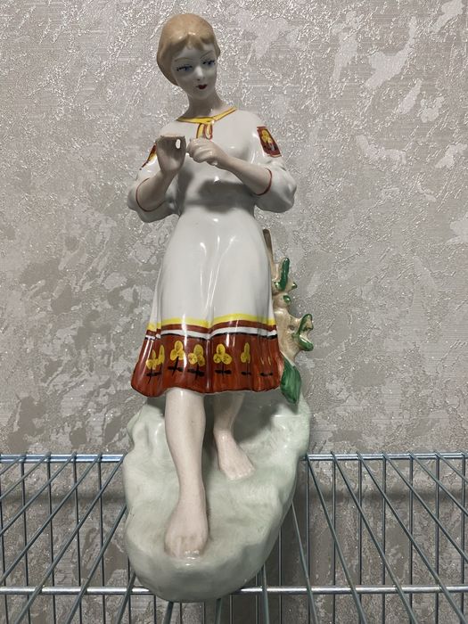 Порцелянова статуетка Любить не любить