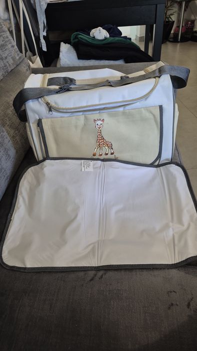 Mochila pratica impensável para uso diário, para transportar coisas de bebé.