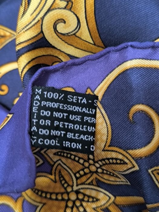 Вінтажний шарф Atelier Versace Італія 
Розмір 85*86 см.