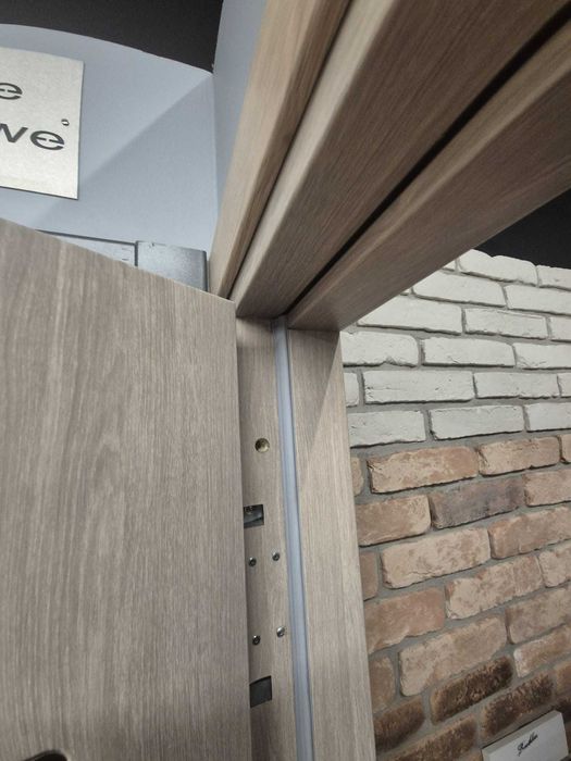 Drzwi zewnętrzne stalowe KMT 75 Perfect Glass 90Lewe