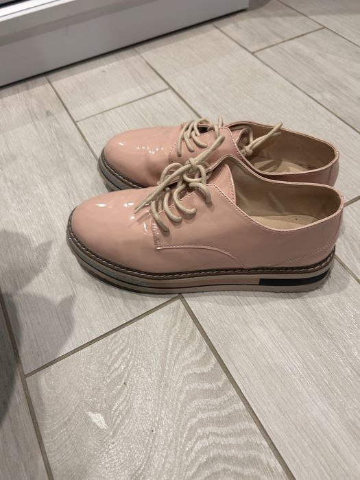 Лофери , туфлі на шнурках Zara