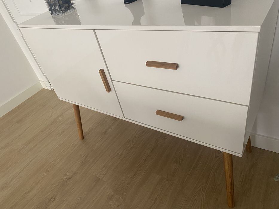 Aparador Area em otimo estado ….