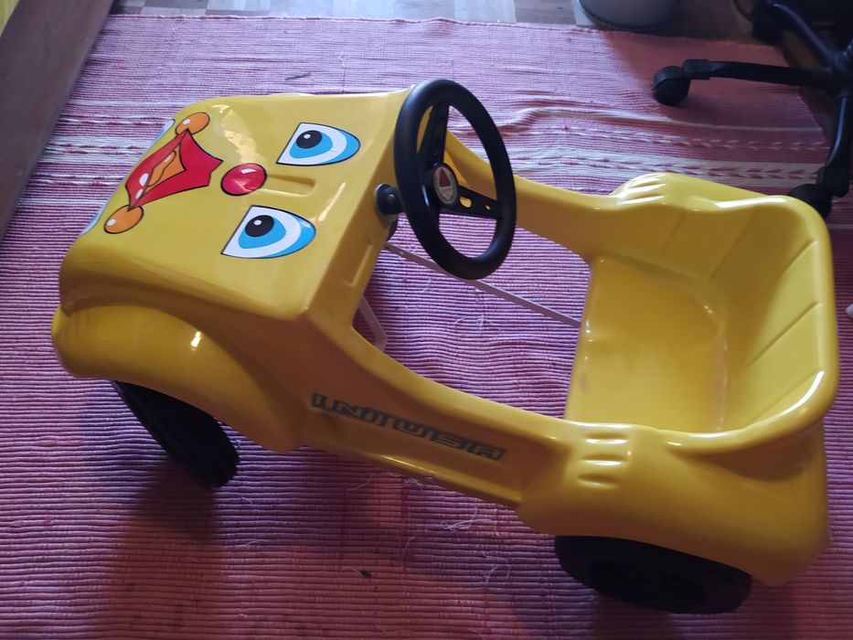 Carrinho a pedais antigo, marca Injusa