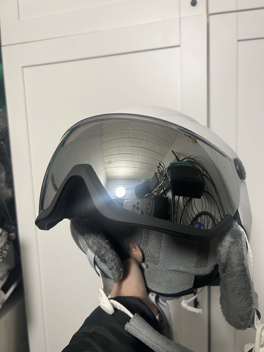 Kask narciarski bialy  z szybą nowy