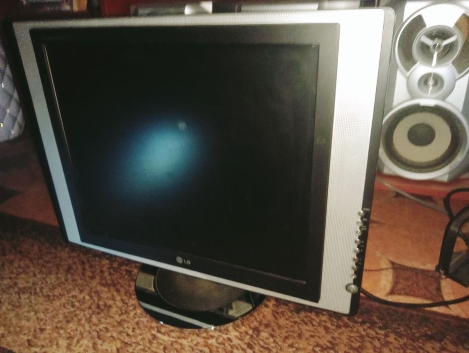 Продам монитор -телевизор. LG  Flatron.