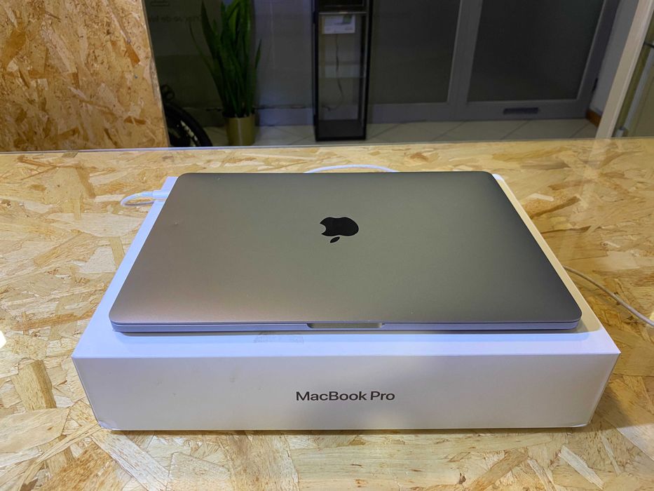 MacBook Pro 13, M1 Chip, 2 TB SSD, 16 GB RAM, WARRANTY64284596236289122