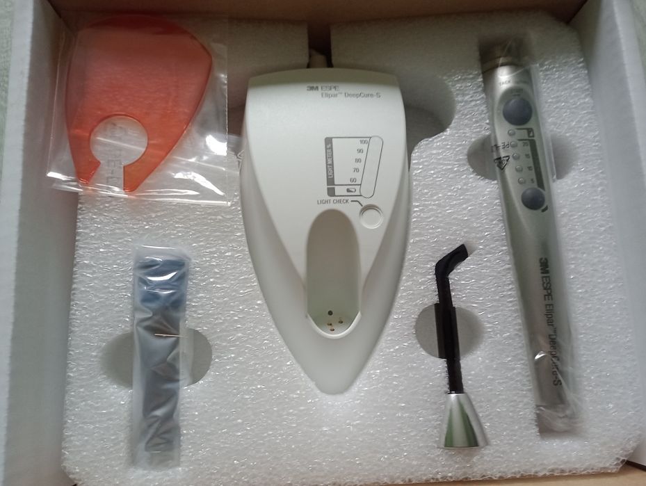 Lampa polimeryzacyjna Elipar DeepCure-S LED
