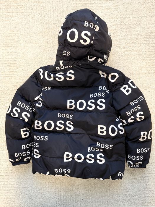 Тепла куртка Boss на 7-8 років
