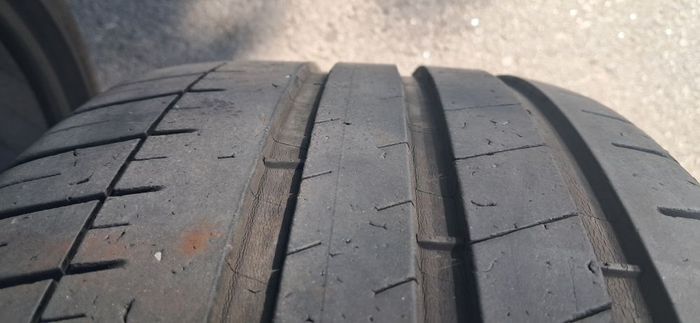 2  pneus  michelin pilot sport 235/40 R18 muito piso