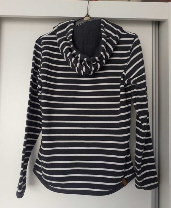 bluza z kapturem i kieszenią