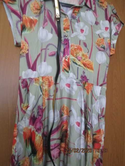 Продам плаття шовкове довге нове розмір 50.         480грн.