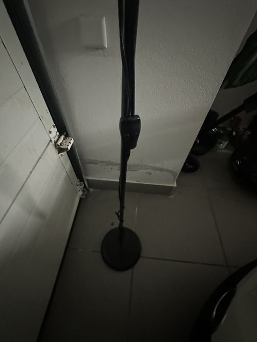 Candeeiro de Pé Preto