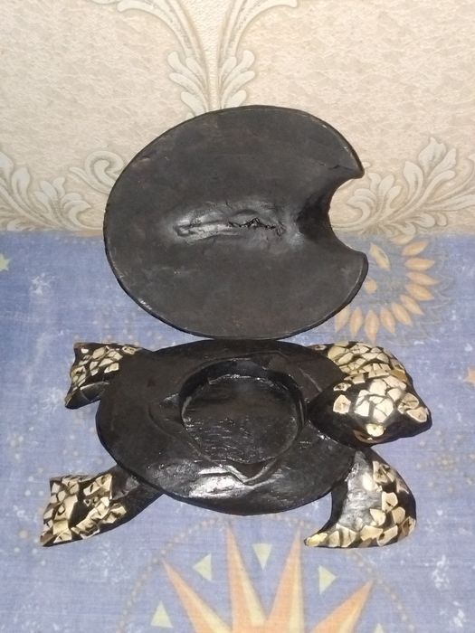 Сувенир черепаха из дерева