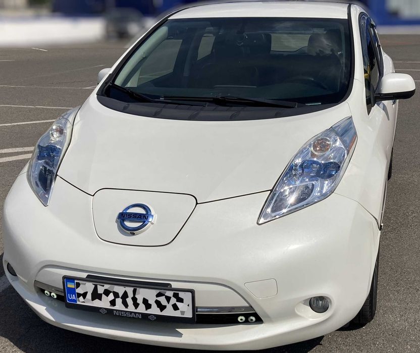 Nissan Leaf 2015 SL - не биток!