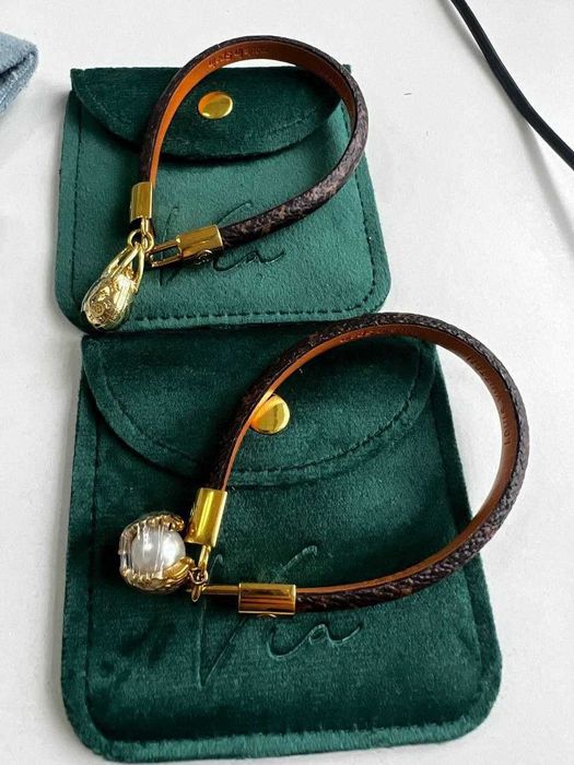 Bransoletka na rękę, per