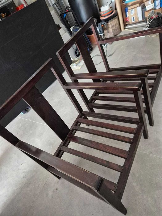 2 cadeirões de madeira maciça