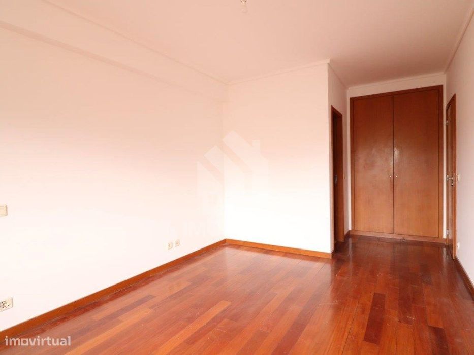 Venda Apartamento T2, em Lamaçães, Braga