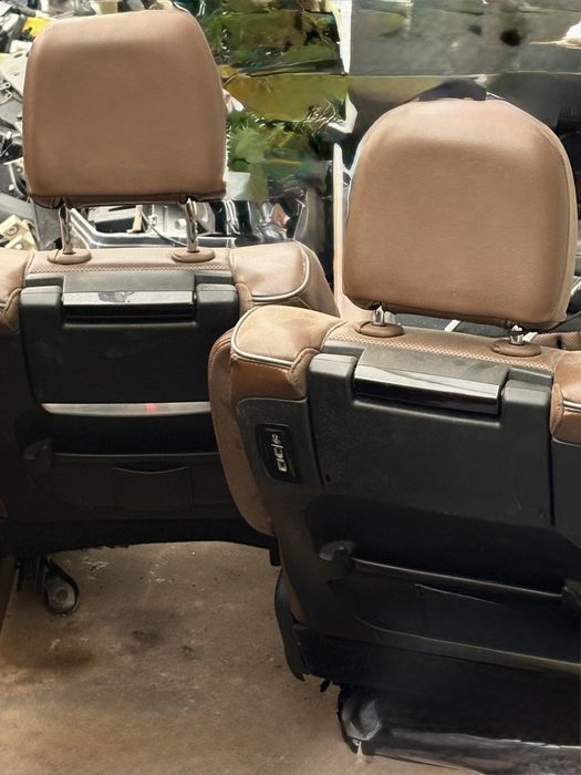 Fotele przód z monitorami Chrysler Pacifica Limited