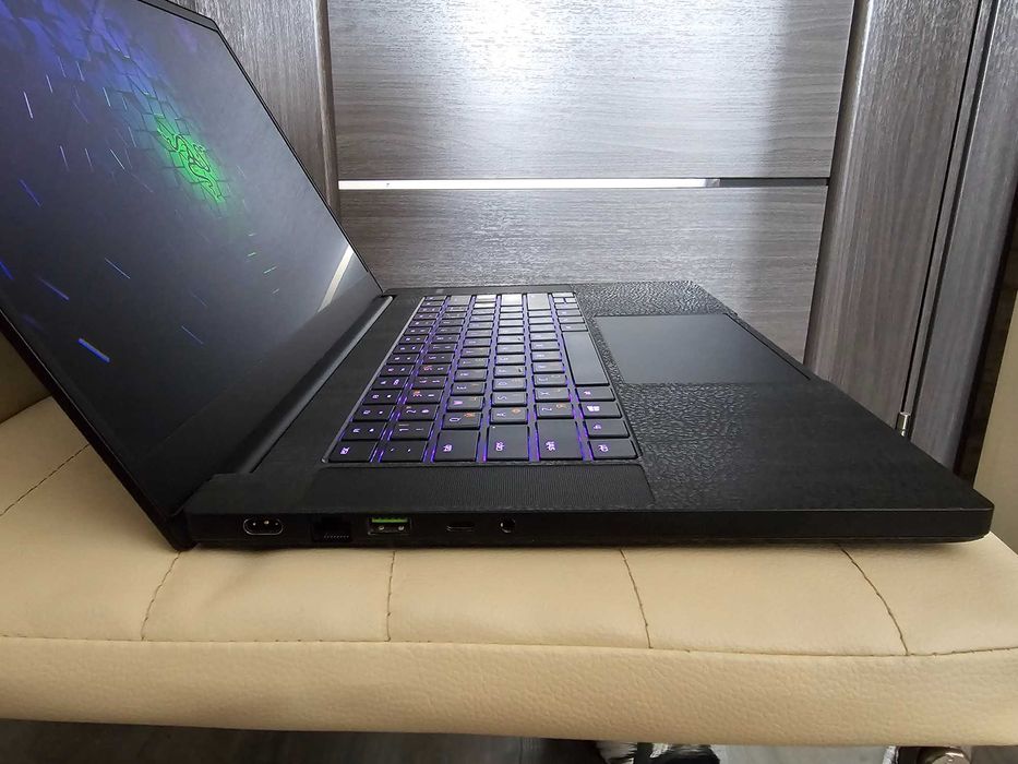 Продам геймерський ноутбук Razer Blade 15 Base
