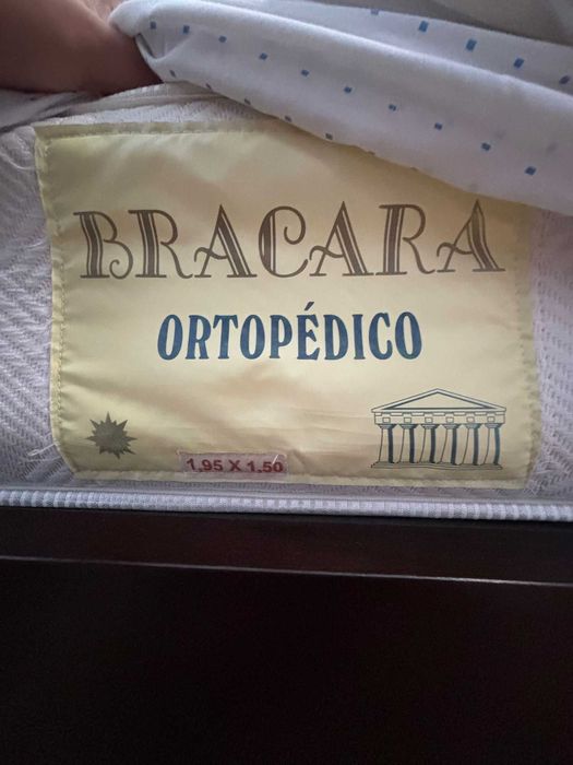 Cama de Casal Castanha - Madeira de boa qualidade design moderno