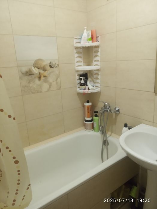 Сдам комнату на  ул. Малиновского (без хозяйки) для 1 девочки