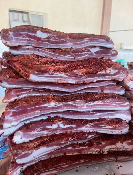 Домашнє сало та солоніна зі спеціями