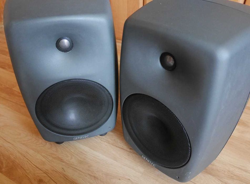 Monitory studyjne Genelec 8250A SAM, kolumny