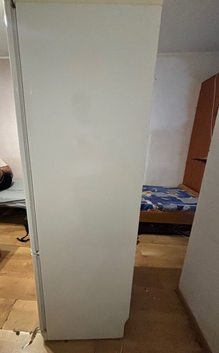 Холодильник Indesit майже новий