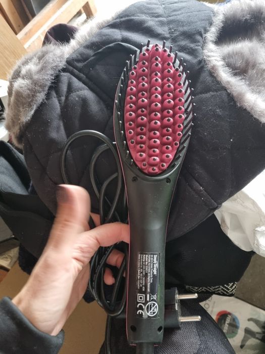 Escova alisadora de cabelo