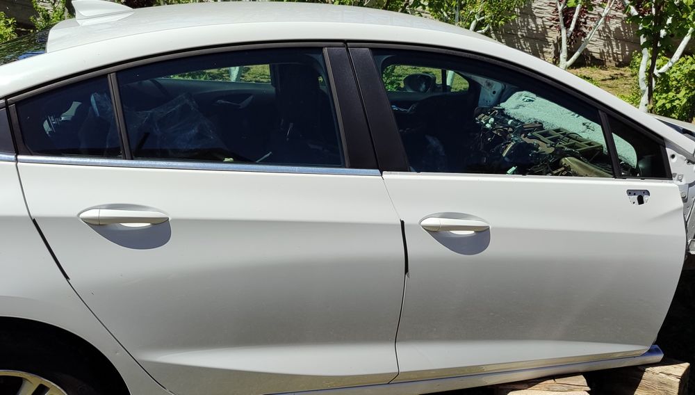 Двері передні задні Chevrolet Cruze Шевроле Круз