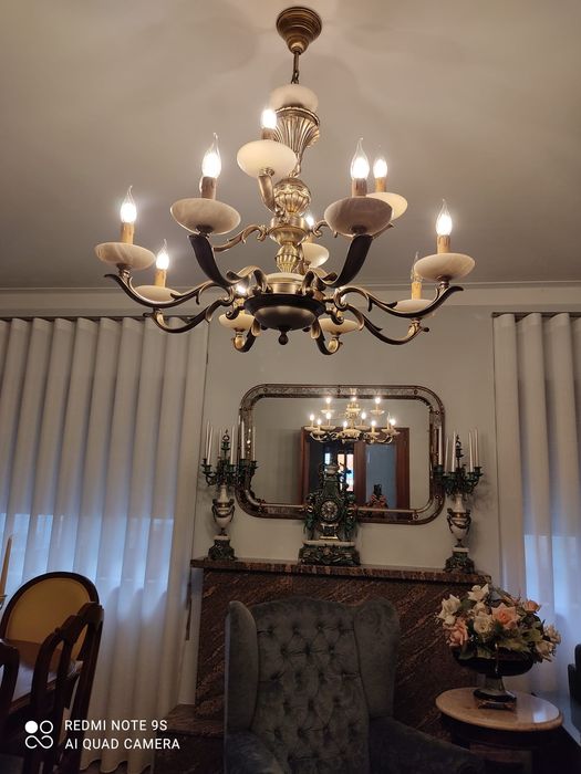 Candeeiro de teto de 12 lumes, muito grande