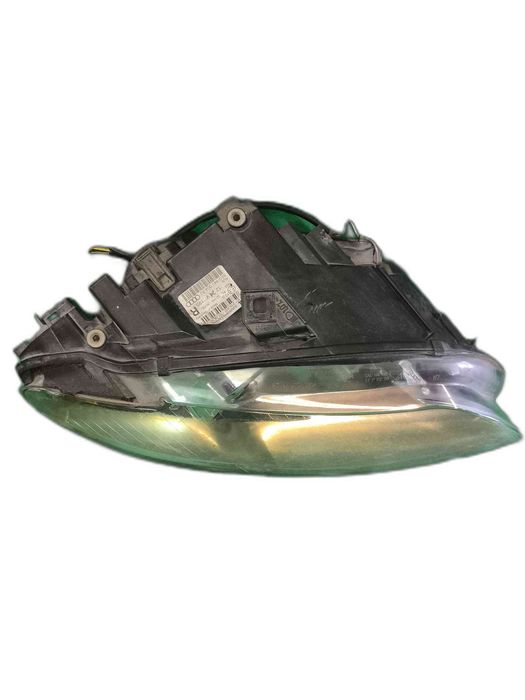 Ótica / Farol Direito AUDI A4 B7 8E0941004AJ (OEM)