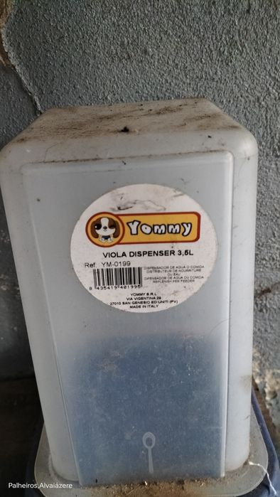 Dispensador de ração e água, cão ou gato 5€