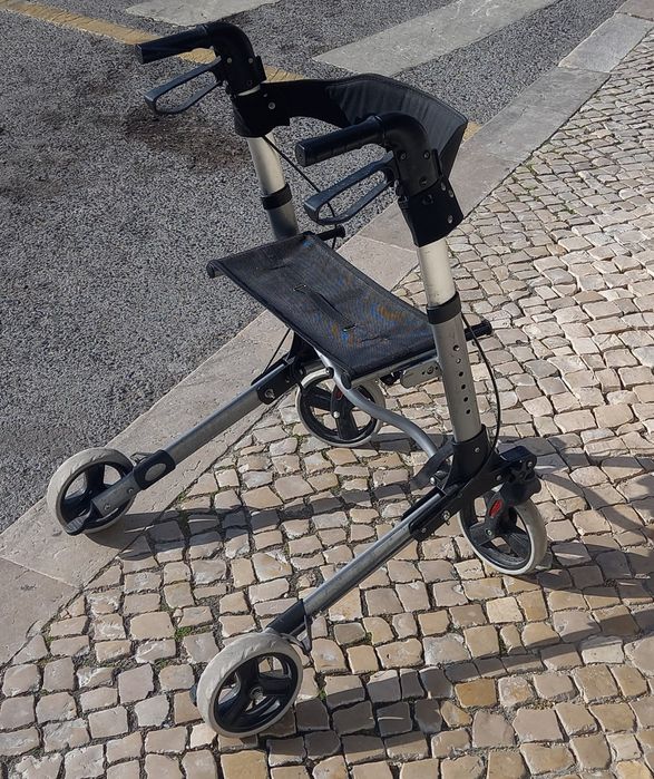 Andarilho para pessoas idosas