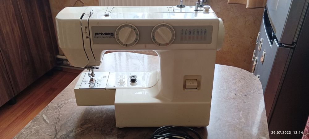 Швейна машинка PRIVILEG