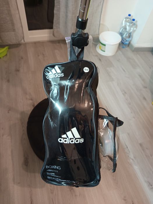 Підлогова боксерська груша Decathlon Outshock.