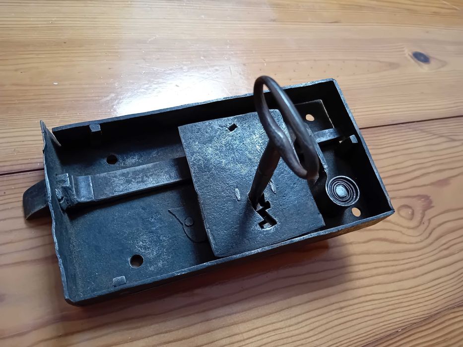 Fechaduras muito antigas centenárias