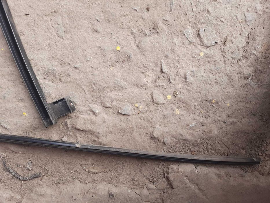 Направляюча Резинки ущільнювачі скла задніх правих дверей Кемрі 40