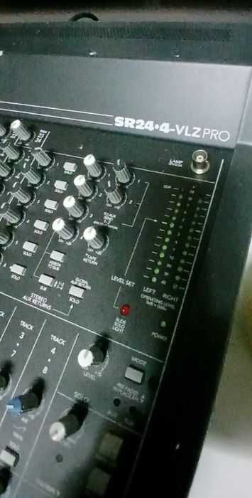 Mesa de som Mackie SR24.4 VLZ Pro