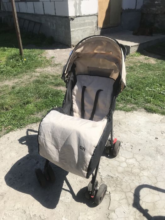 Прогулянкова коляска