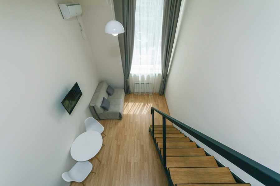 Здам подобово стильні дворівневі апартаменти, біля метро Берестейська.