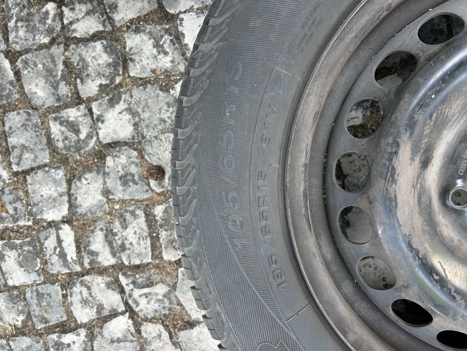 Jante de ferro com pneu