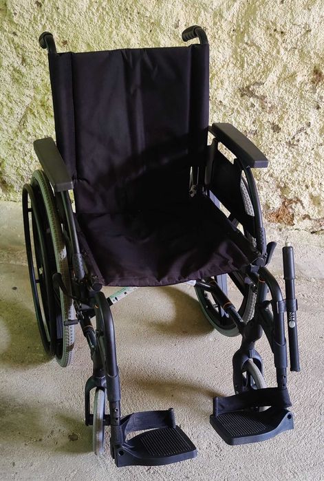 Cadeira de Rodas Breezy Premium - Como Nova