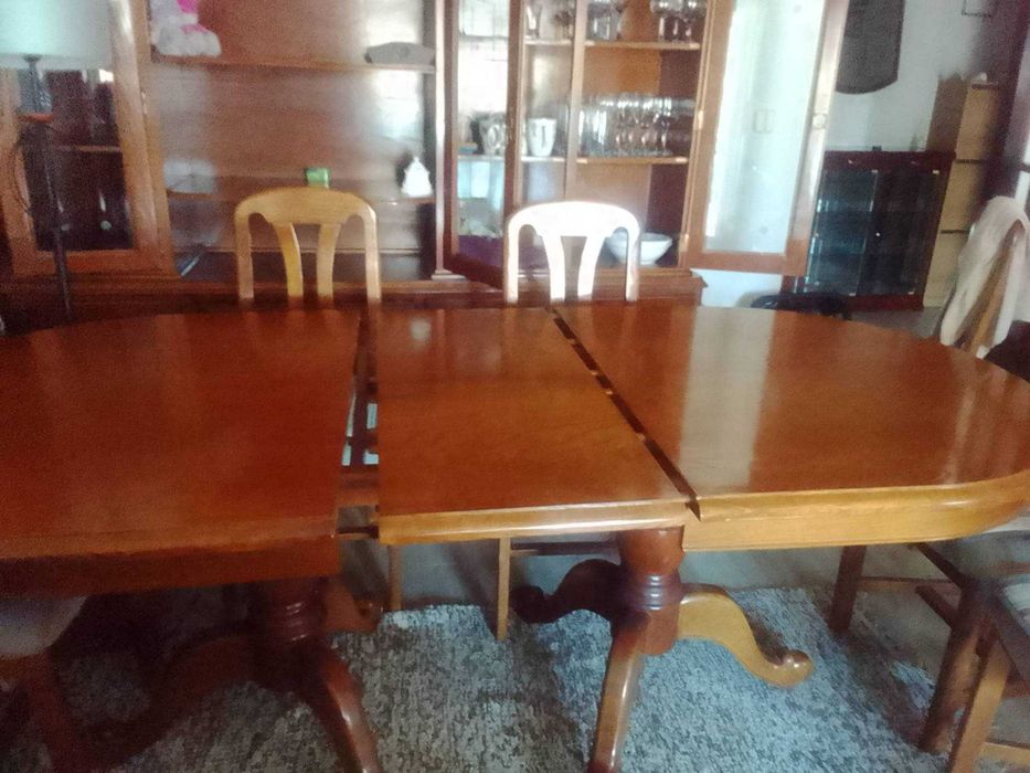 Sala de jantar em madeira e móveis de hall em cerejeira em muito bom estado