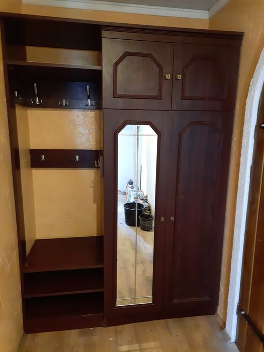 Шафа в прихожу .