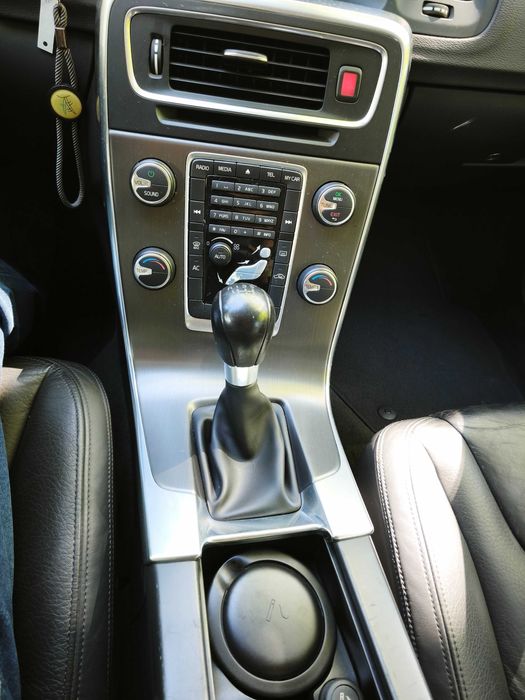 Volvo V60 1.6d Drive Momentum apenas 124000kms